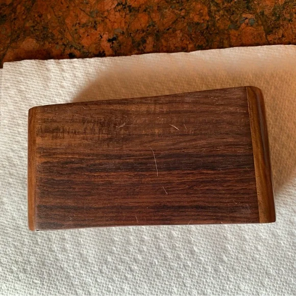 Vintage jewelry box. Hand Carved, gold accents. Small Walnut box Wooden … - Picture 3 of 5